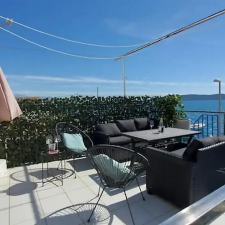 Coastal Charm In Kastel Kambelovac With Terrace & Sea Views Holiday home *
