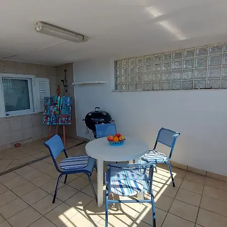 Holiday home Coastal Charm In Kastel Kambelovac With Terrace & Sea Views *