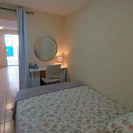 Holiday home Coastal Charm In Kastel Kambelovac With Terrace & Sea Views Kastela