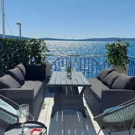 Coastal Charm In Kastel Kambelovac With Terrace & Sea Views Holiday home